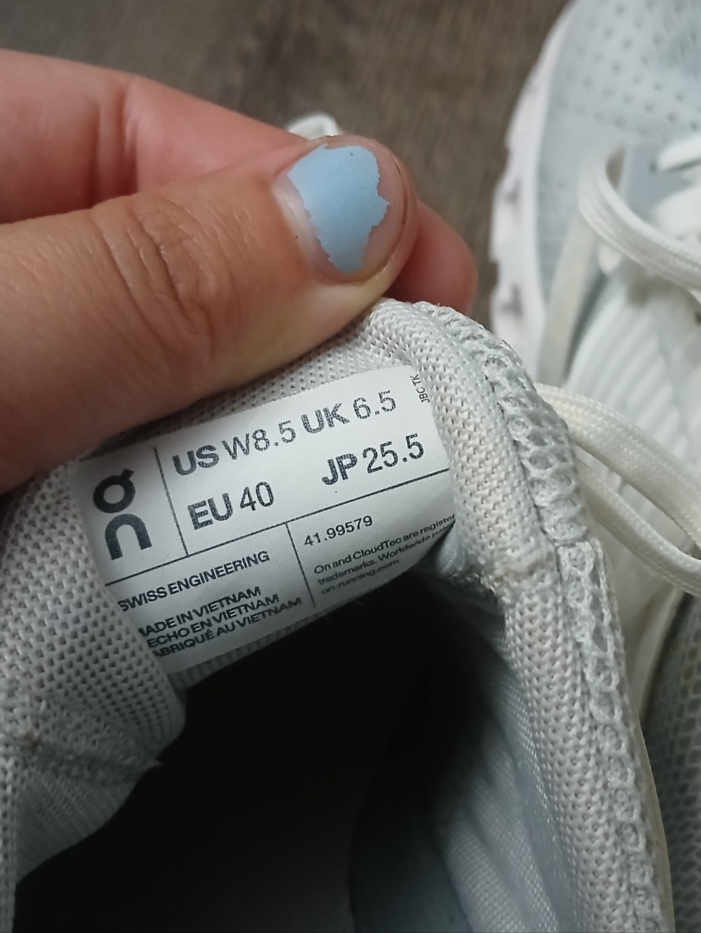 On Running Cloudswift Glacier White Grey colorway Size 8.5 - Picture 9 of 10